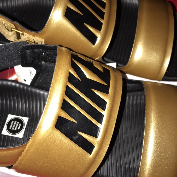 Womens size 6 NIKE sandal - Picture 2 of 5